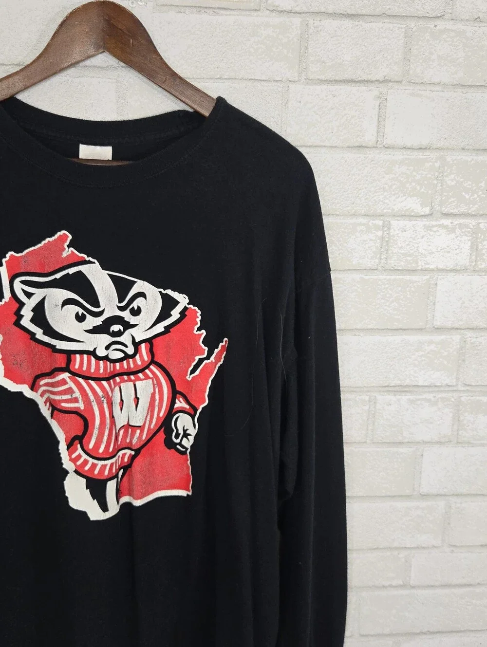 WI Badgers long sleeve graphic tee